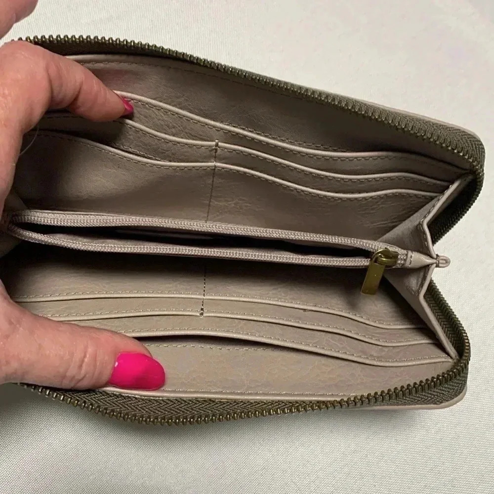 Fossil Women’s Wallet. NWT. - Picture 4 of 4